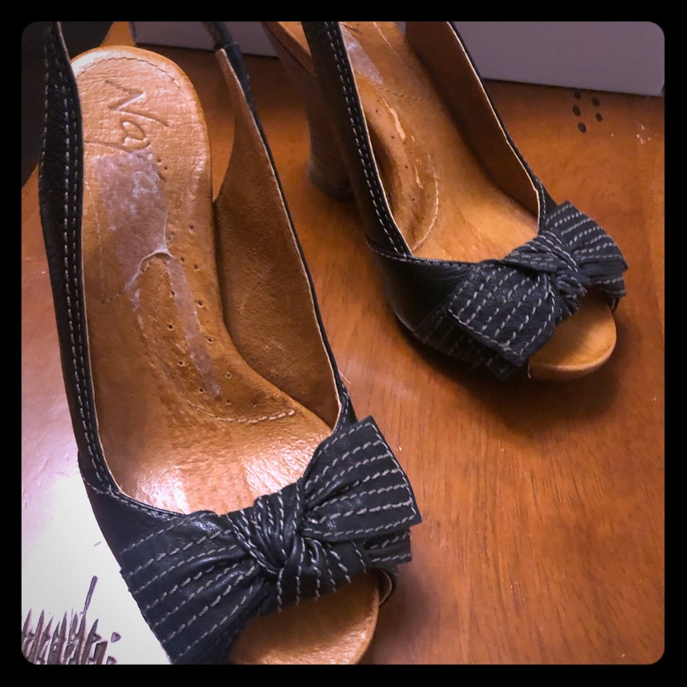 Naya peep toe bow wedge heel. Size 4 1/2 4.5